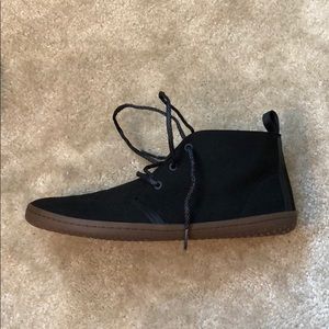 minimalist chukka boots
